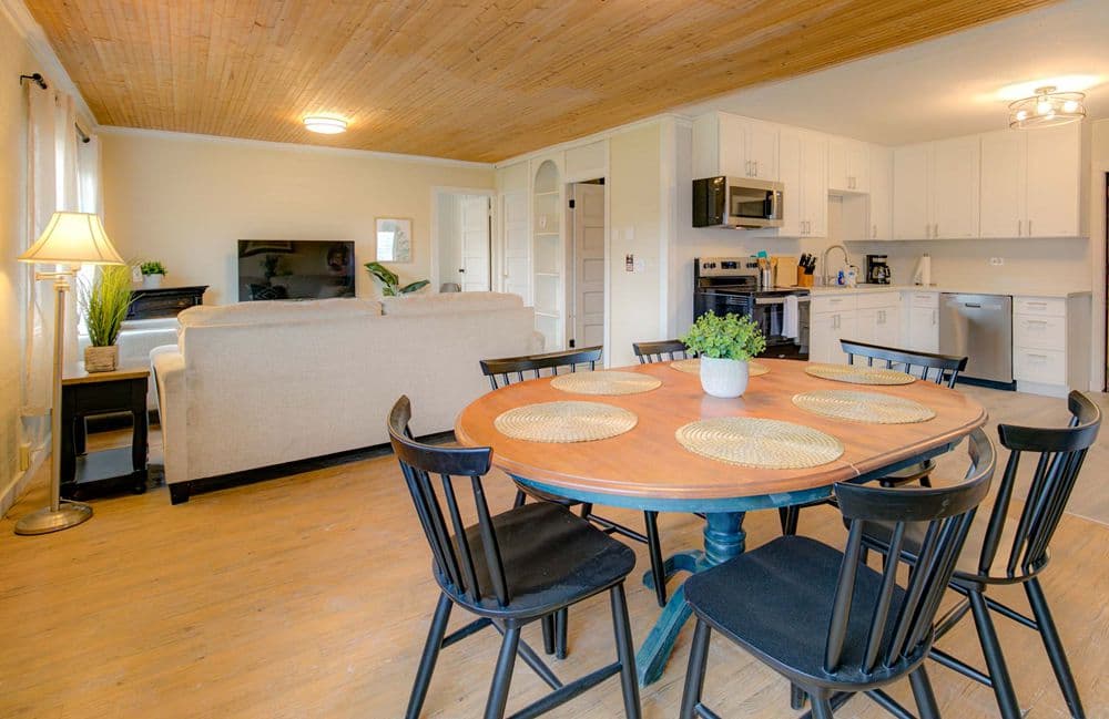 Cottage 12 open dining and kitchen area